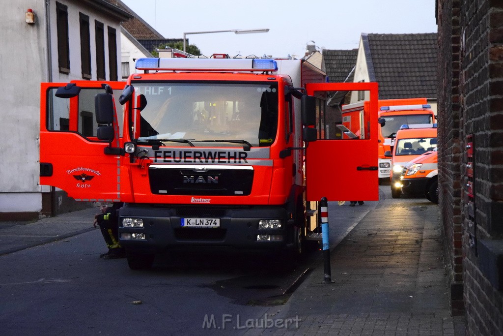 Feuer 2 Vollbrand Reihenhaus Roggendorf Berrischstr P232.JPG - Miklos Laubert